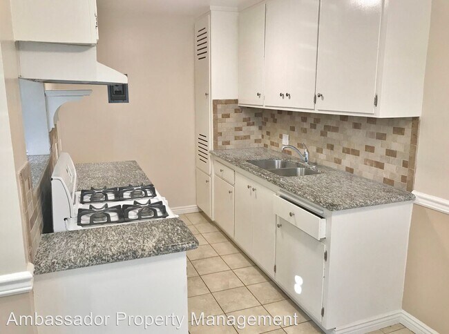 Building Photo - 7323 Comstock Ave