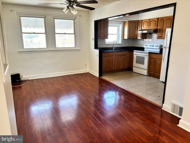 Foto del edificio - 6034 Hasbrook Ave