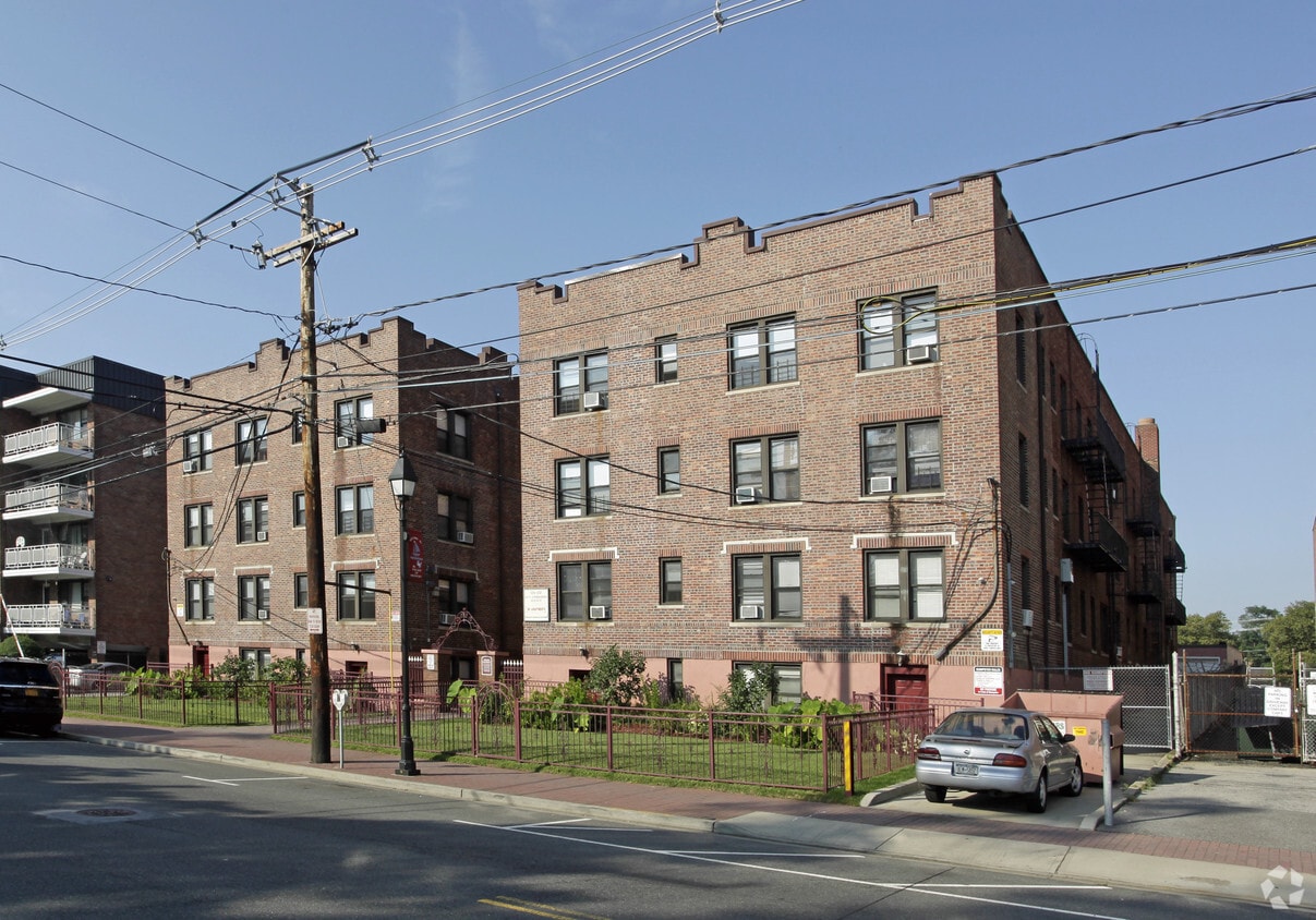 Building Photo - 128-132 Guy lombardo Ave