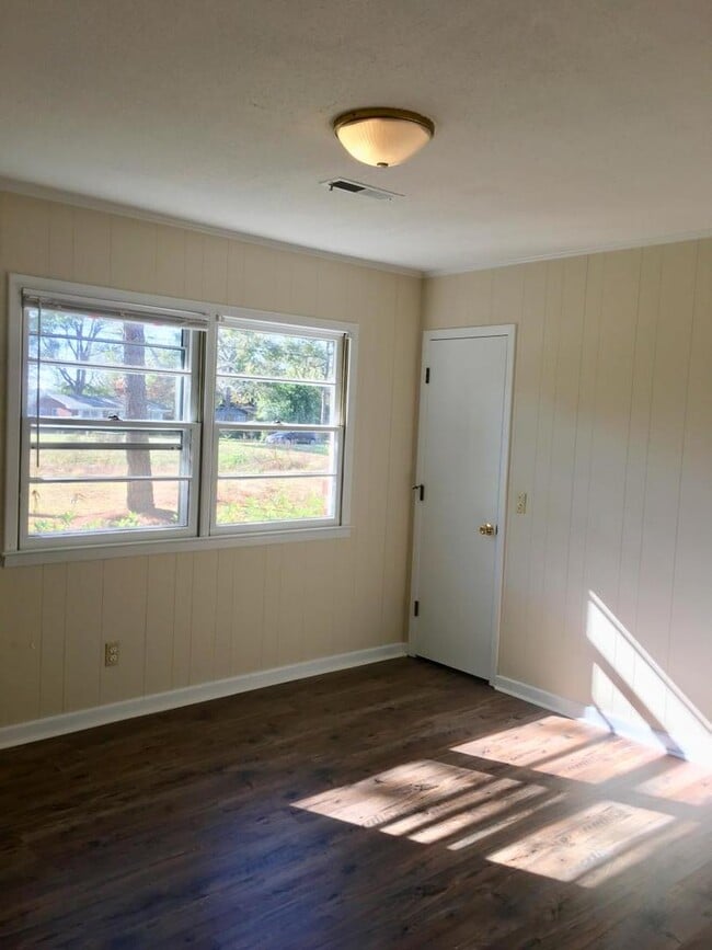 Building Photo - N Kerr Avenue - Duplex home - Move In Ready!!!