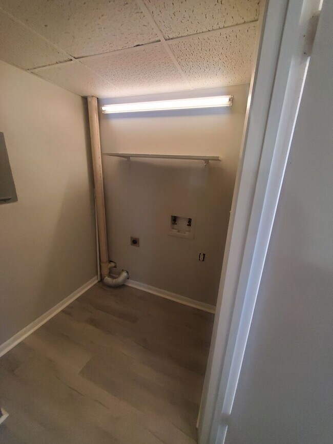 Foto del edificio - Beautifully Updated 2-Bedroom Townhome with Washer/Dryer Hookups!