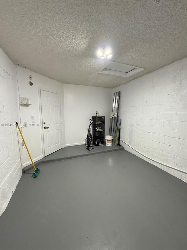 Building Photo - 973 Imperial Lake Rd