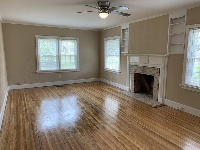 Building Photo - 5421 Pine St