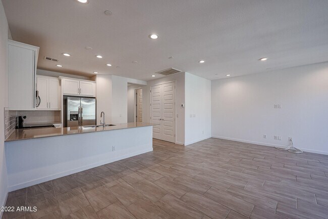 Building Photo - 4641 S Glacier