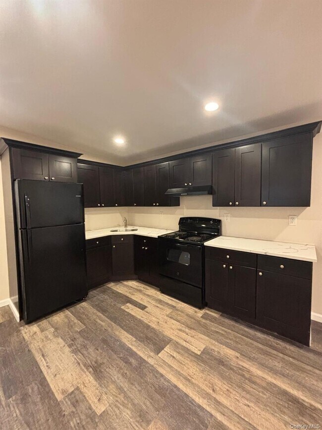 Building Photo - 855 Meade Ave