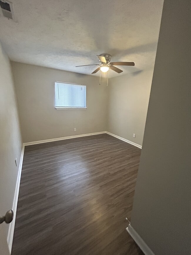 Building Photo - 841 Applewood Ln