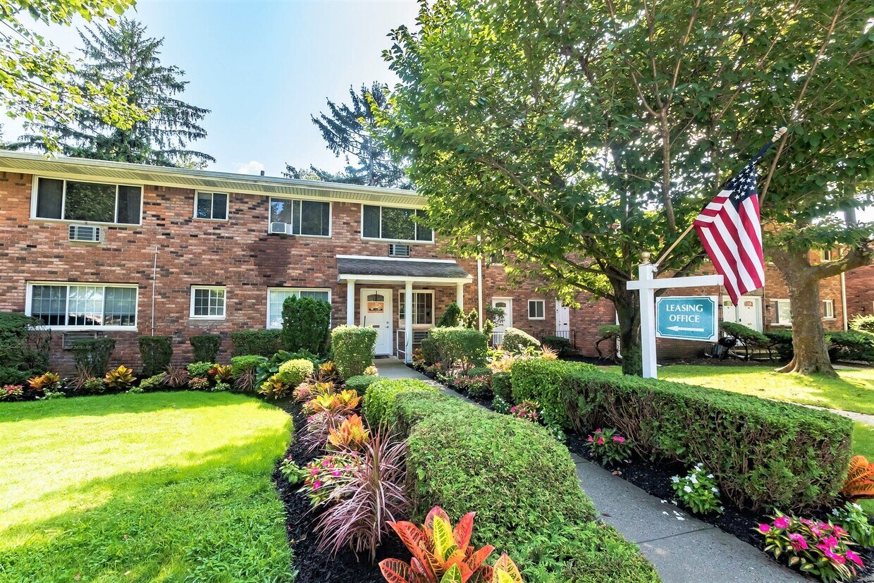 Eagle Rock Apartments at Nesconset Apartments at 835 Nesconset Hwy