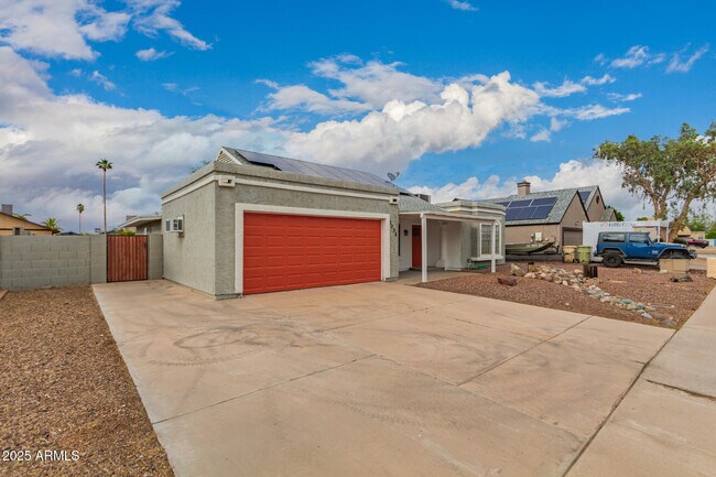 Foto del edificio - 6038 W Gelding Dr