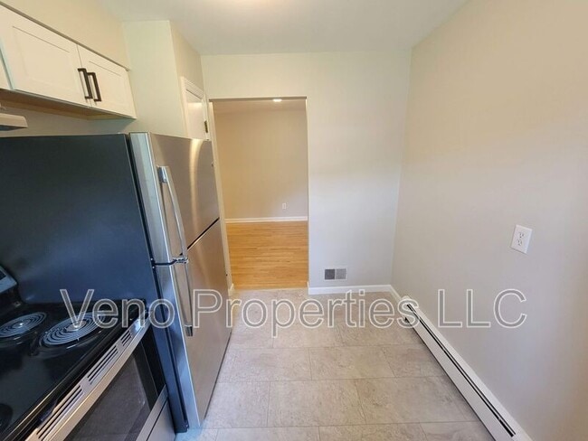 Building Photo - 9/11/13 Village Dr.