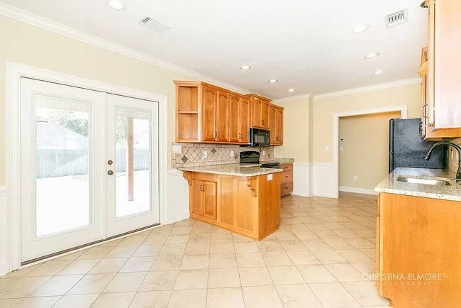 Fotografía del edificio - 113 Highland Point Dr