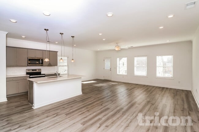 Building Photo - 178 E Rdg Wy