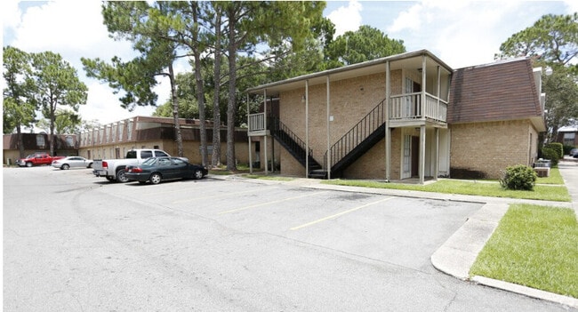 Building Photo - Broadmoor Plantation Apartments