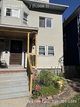 Building Photo - 277 Hoyt St