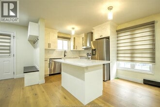 Building Photo - 1395 Bayswater Crescent