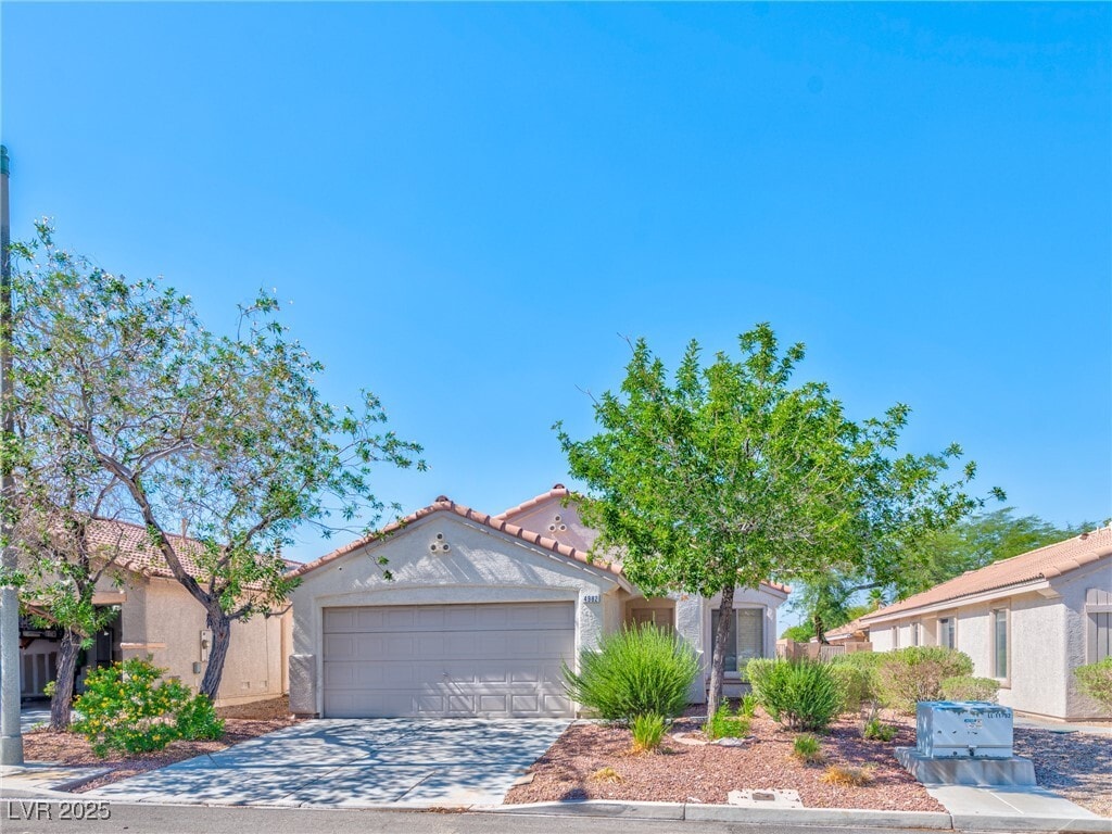 Foto principal - 4982 Perrone Ave