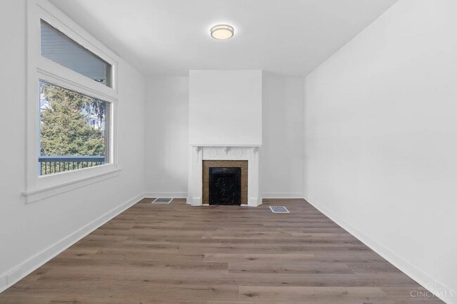 Foto del edificio - Newly renovated! Available August 1st 2027