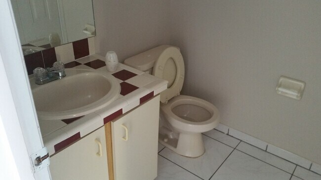 Foto del edificio - 3 Bed 2.5 Bath Townhome | Gated Community ...