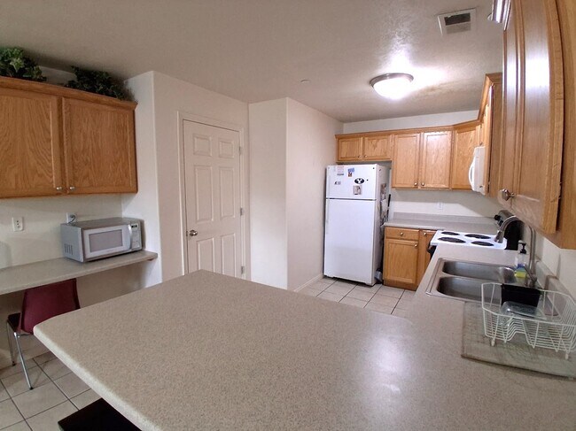 Building Photo - 1969 N Canyon Rd