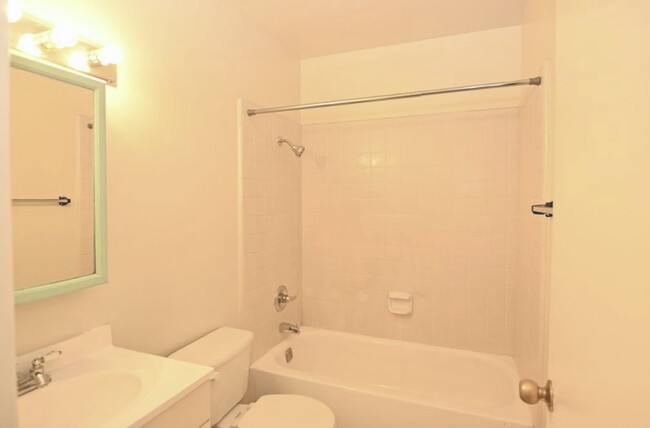 Foto del edificio - 5680 Calmor Ct