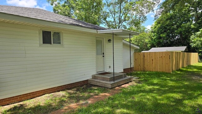 Building Photo - 412 N Houston Lake Blvd