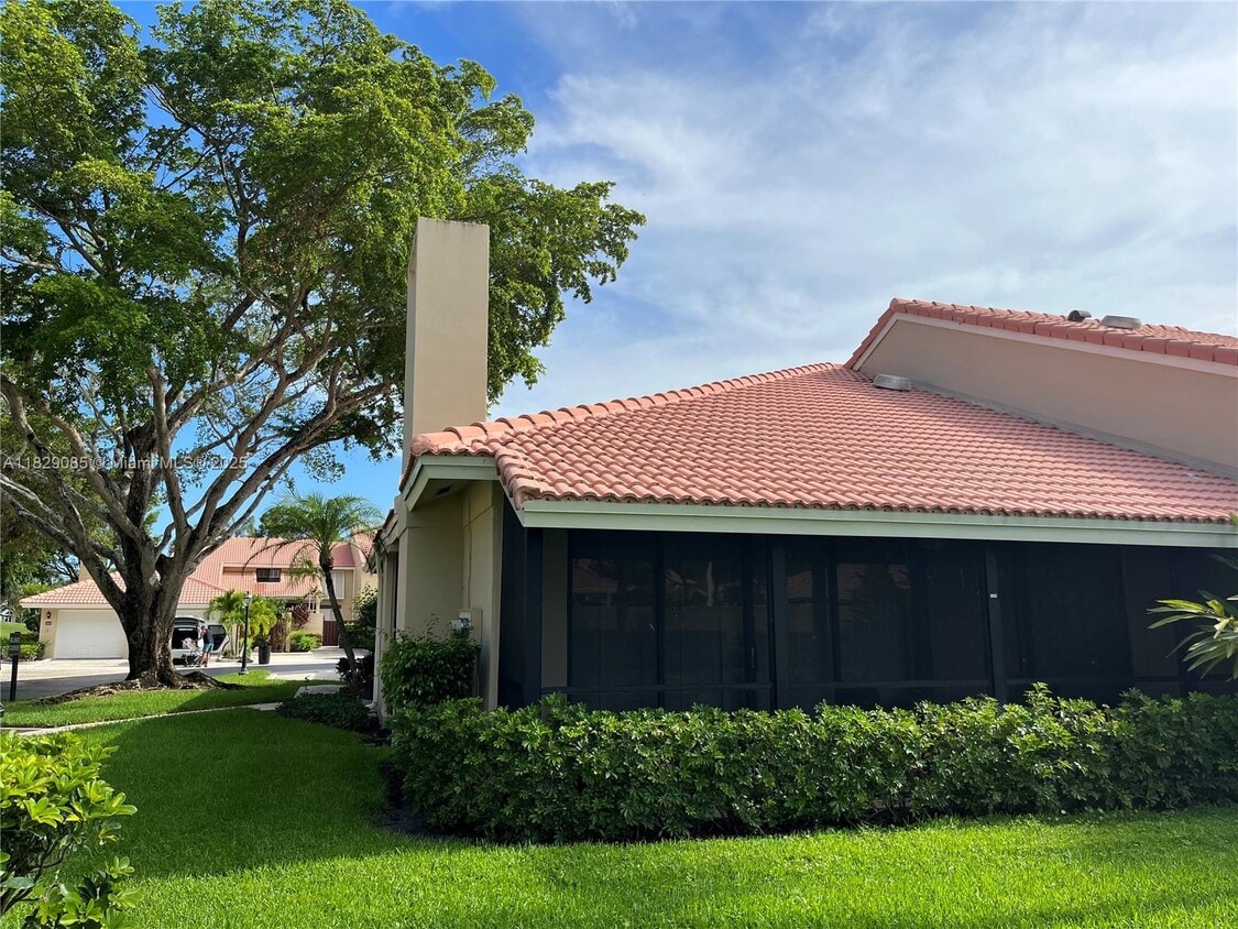 Primary Photo - 202 Old Meadow Way