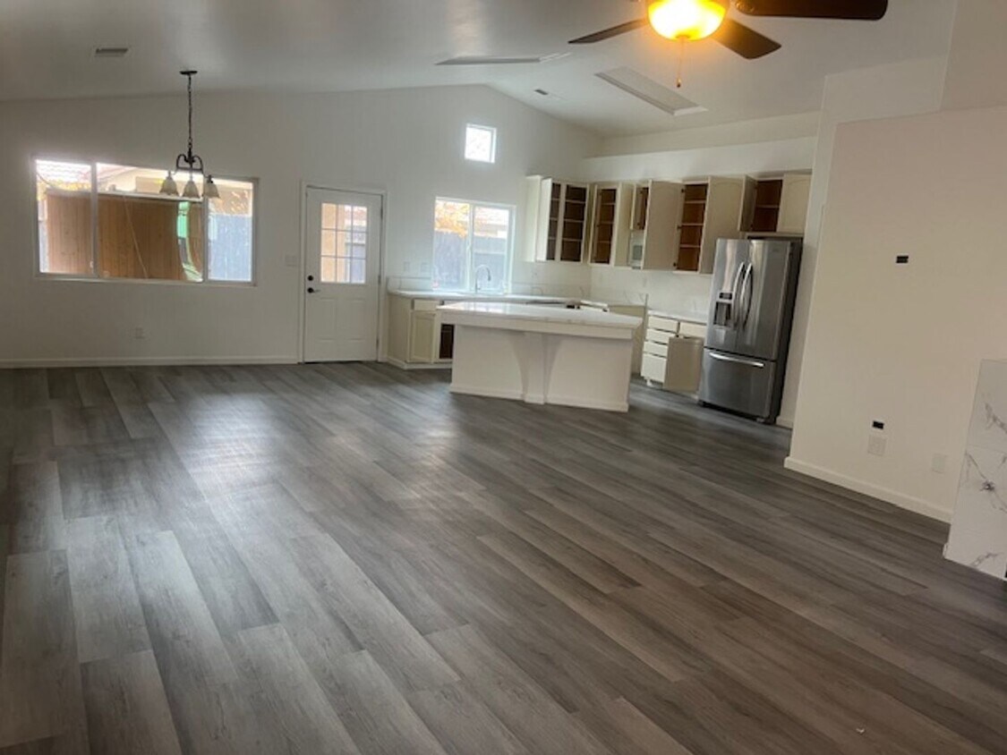 Foto del edificio - Available Now