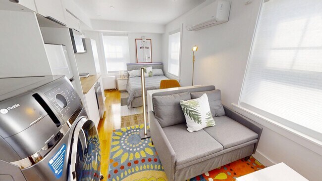 Building Photo - 36 Shepard St