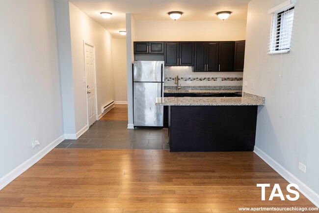 Building Photo - 3631 W Dickens Ave