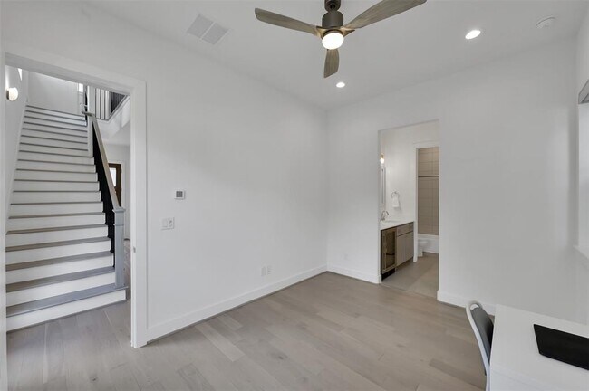 Building Photo - 1421 Fowler St