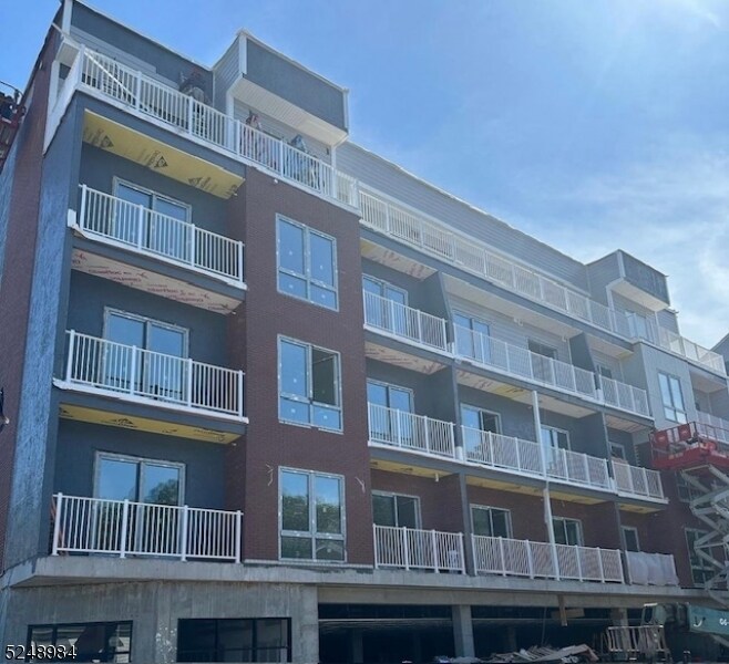 318 Dixon Ave Unit 505, Paterson, NJ 07501 Room for Rent in Paterson