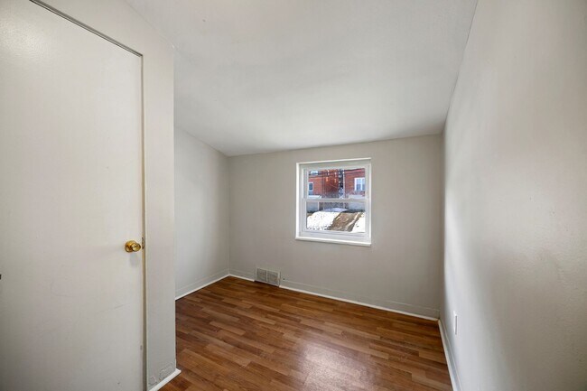 Foto del edificio - 462-464 Idlewood Rd