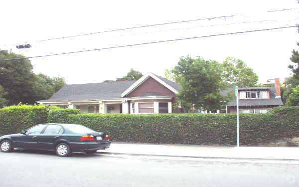 Primary Photo - 106-120 Tilton Ave