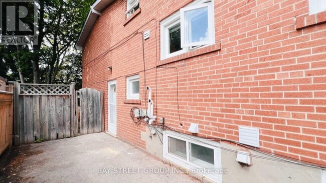 Photo du bâtiment - 147 Roywood Dr