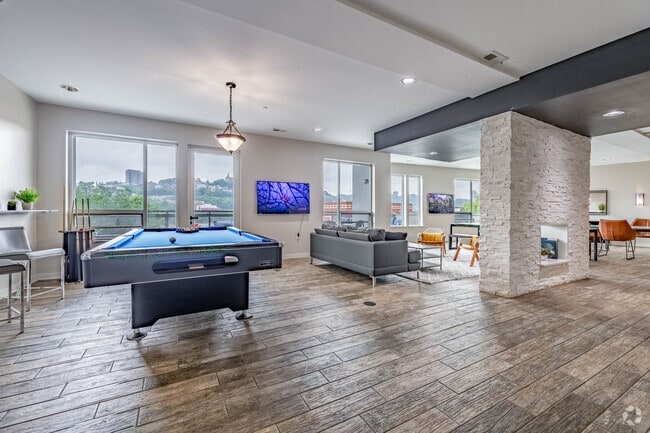 Interior Photo - Vue 180