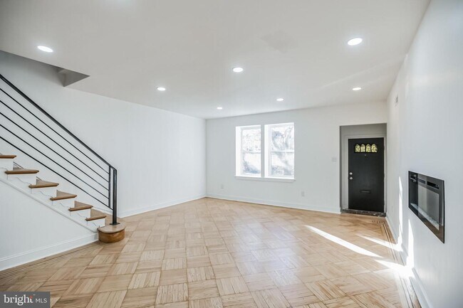 Building Photo - 1627 Conlyn St