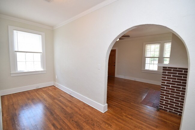 Building Photo - 2136 1/2 McDowell St