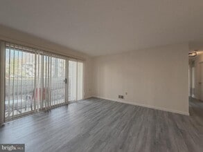 Building Photo - 65 Mulberry Ct