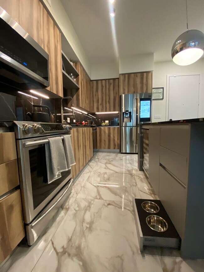 Foto del edificio - 242 NE 27th St