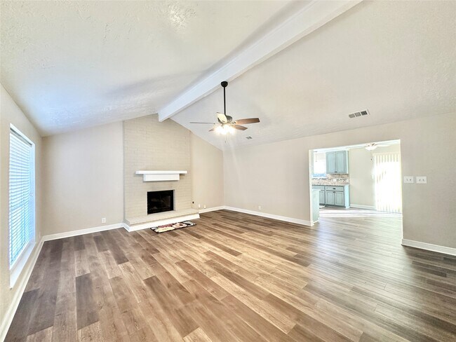 Foto del edificio - 16143 Little Cypress Ln