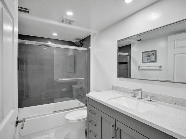 Foto del edificio - 6073 Balboa Cir