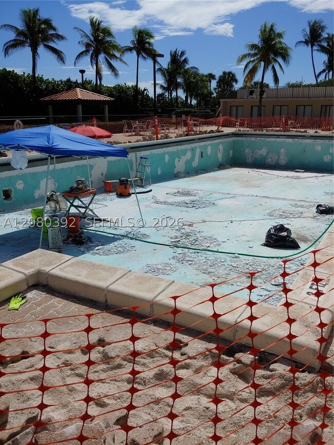 Building Photo - 2625 Collins Ave