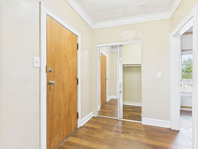 Building Photo - 4338 W Kamerling Ave