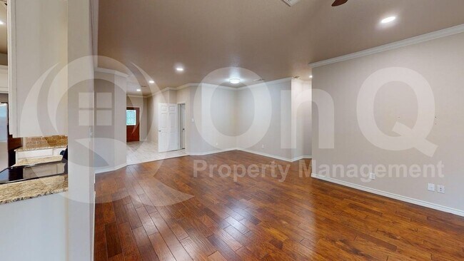 Foto del edificio - 4828 Curzon Ave