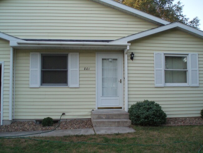 Foto del edificio - 801 Rachel Pl