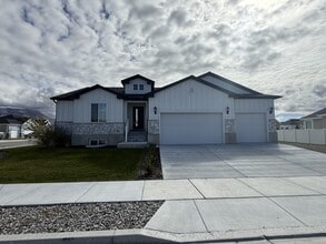 Building Photo - 881 W Sagewood Dr