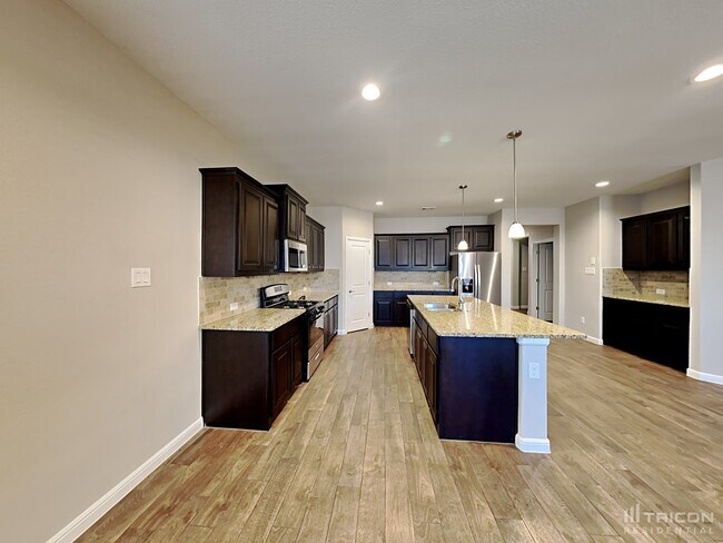 Foto del edificio - 4808 Bronzeleaf Ln