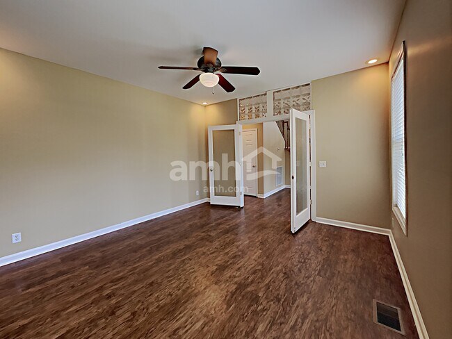 Foto del edificio - 1602 Solitude Ct