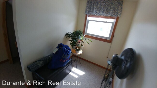Foto del edificio - 3 br, 1 bath House - 8614 W Keefe Ave