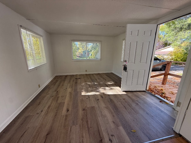 Building Photo - 2006 10th Ave N