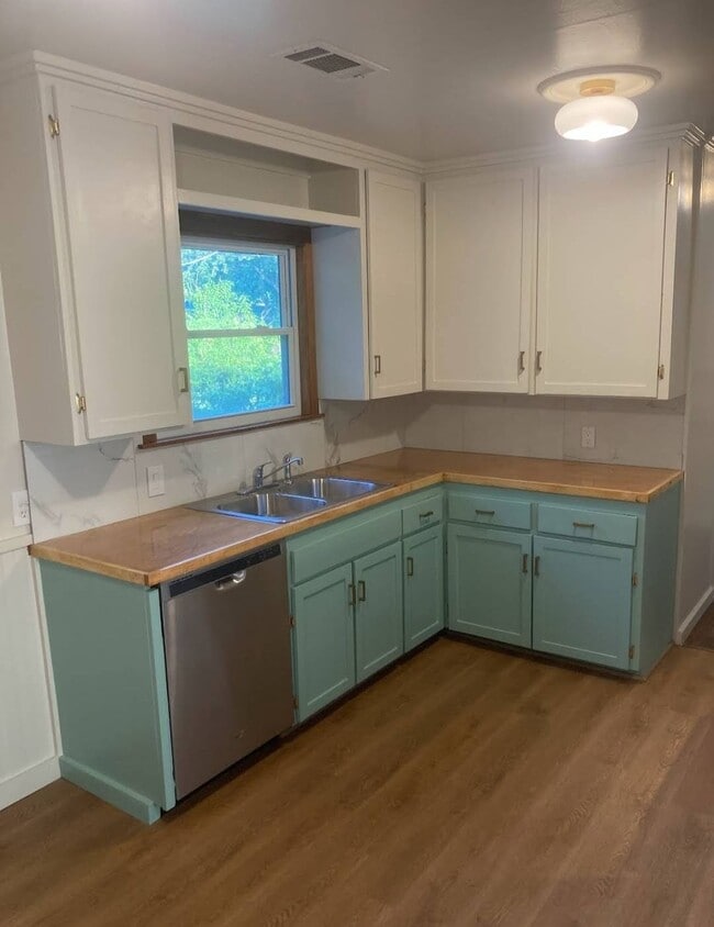 Cocina totalmente reformada - 5307 S Detroit Ave